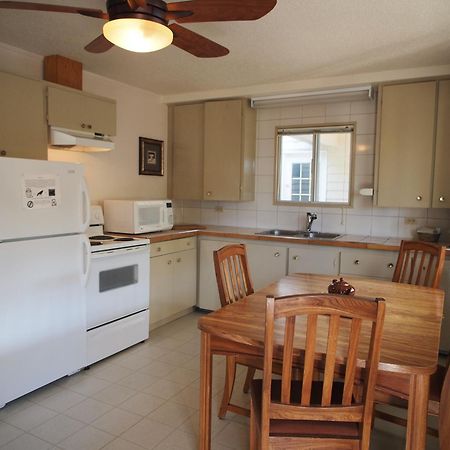 Whale'S Tail Guest Suites Юклулет Номер фото