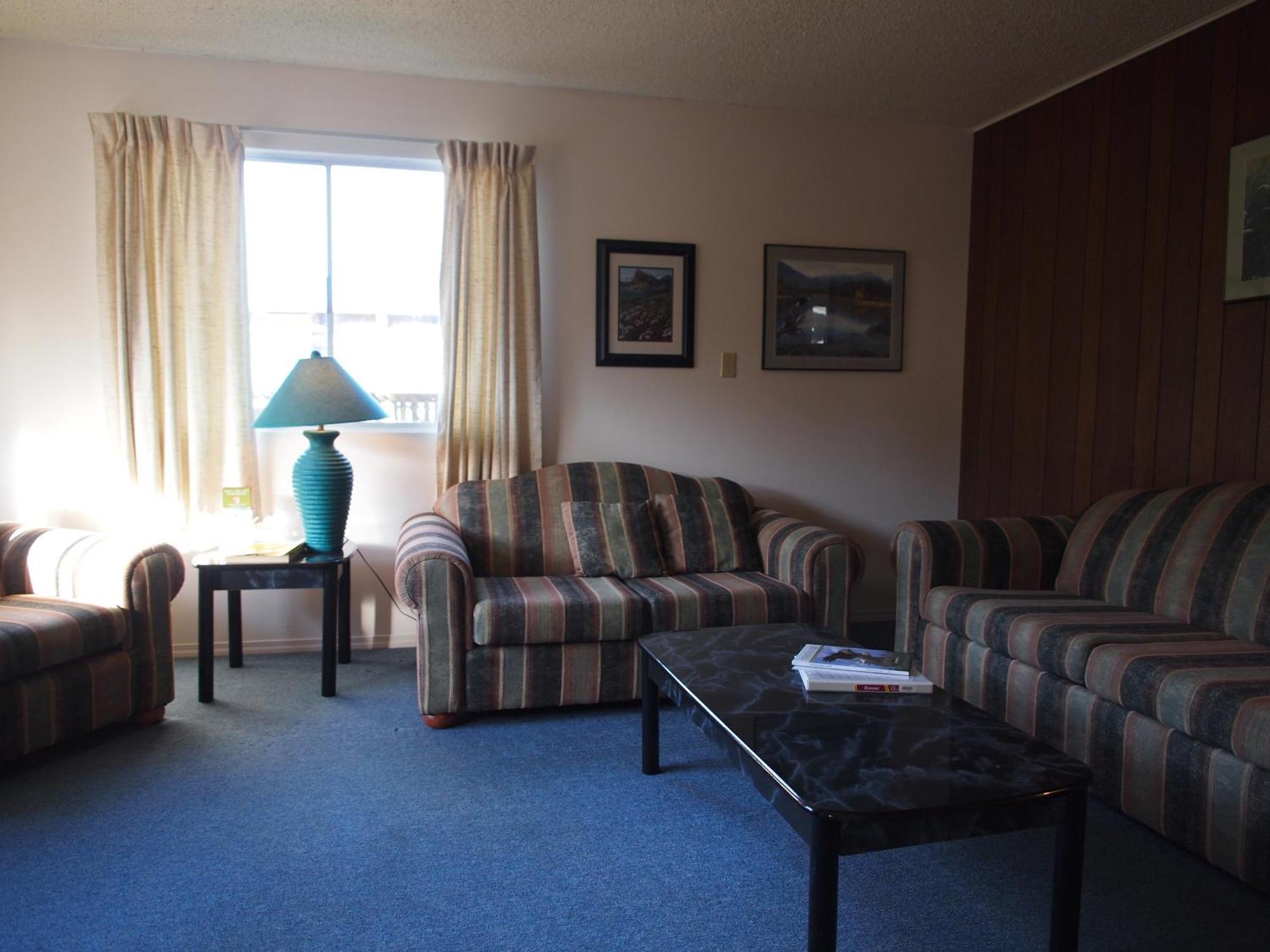 Whale'S Tail Guest Suites Юклулет Екстер'єр фото