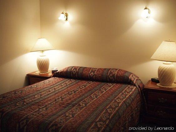 Whale'S Tail Guest Suites Юклулет Номер фото